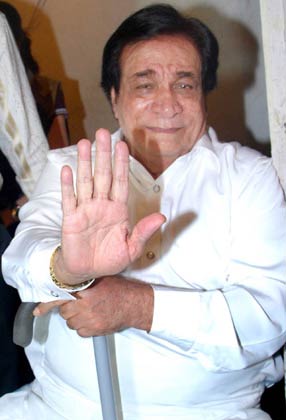 9_Kader_Khan.jpg